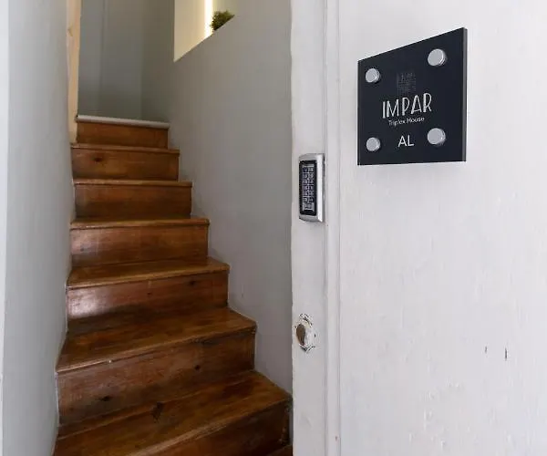 Impar Triplex House アパート